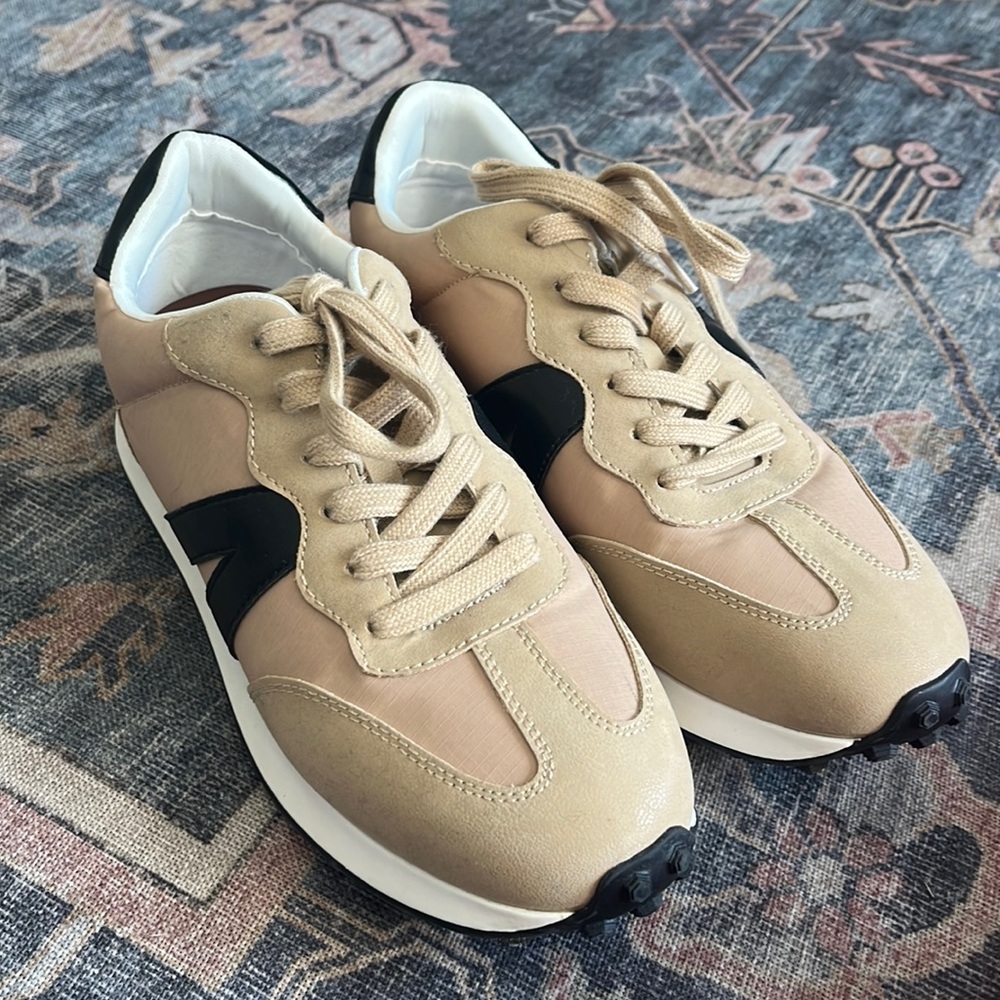 Womens Mia sneakers